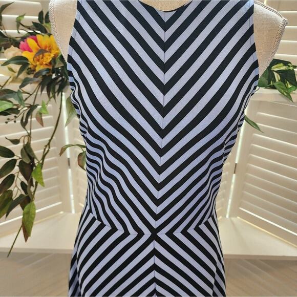 J.MCLAUGHLIN CHEVRON STRIPE BLACK/GRAY STRIPE SIZE SMALL - Picture 3 of 7